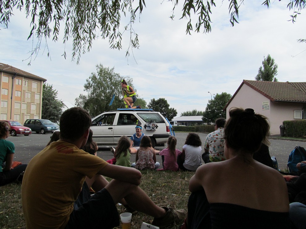 Le public en plein spectacle à la Montade